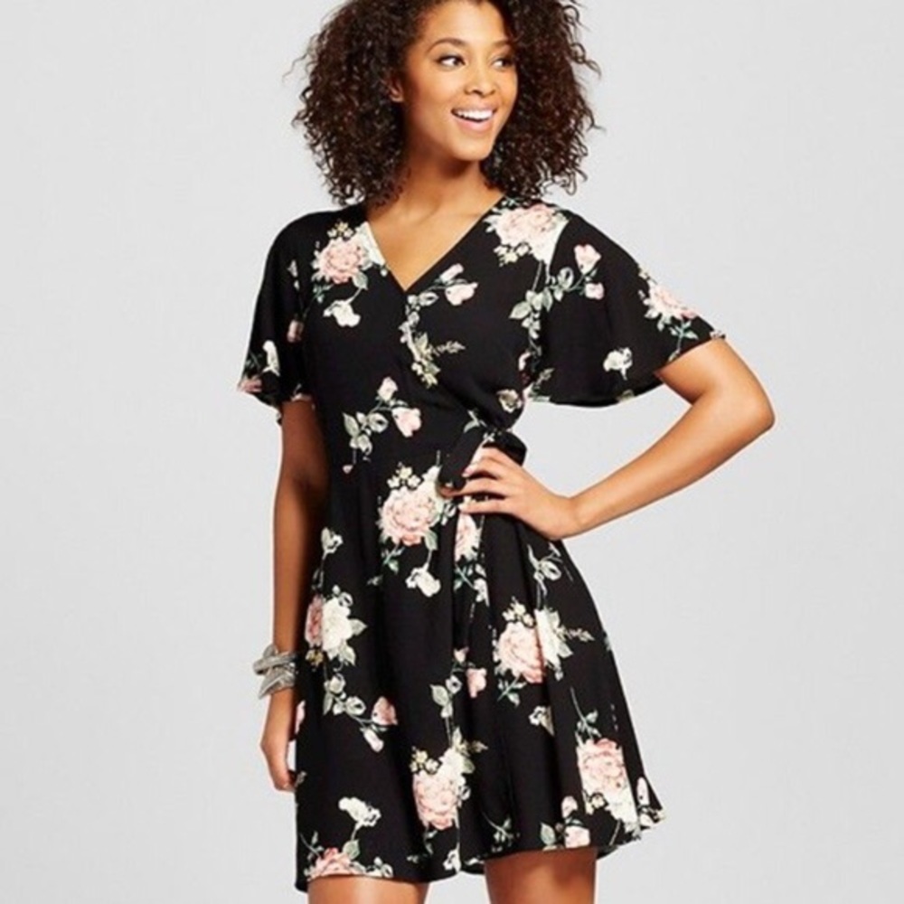 Cute floral mini wrap dress!